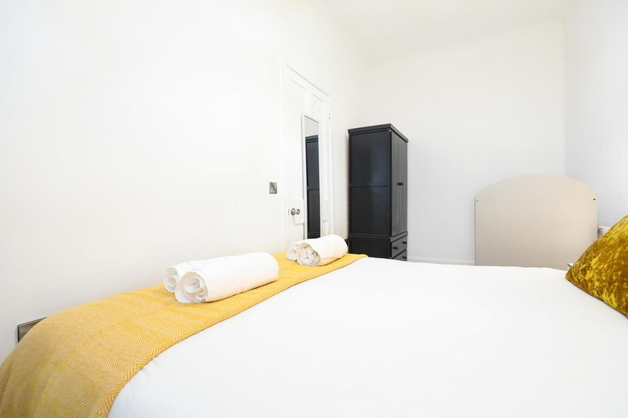 Stunning Modern 3 Bedroom Apartment Edinburgh Dış mekan fotoğraf